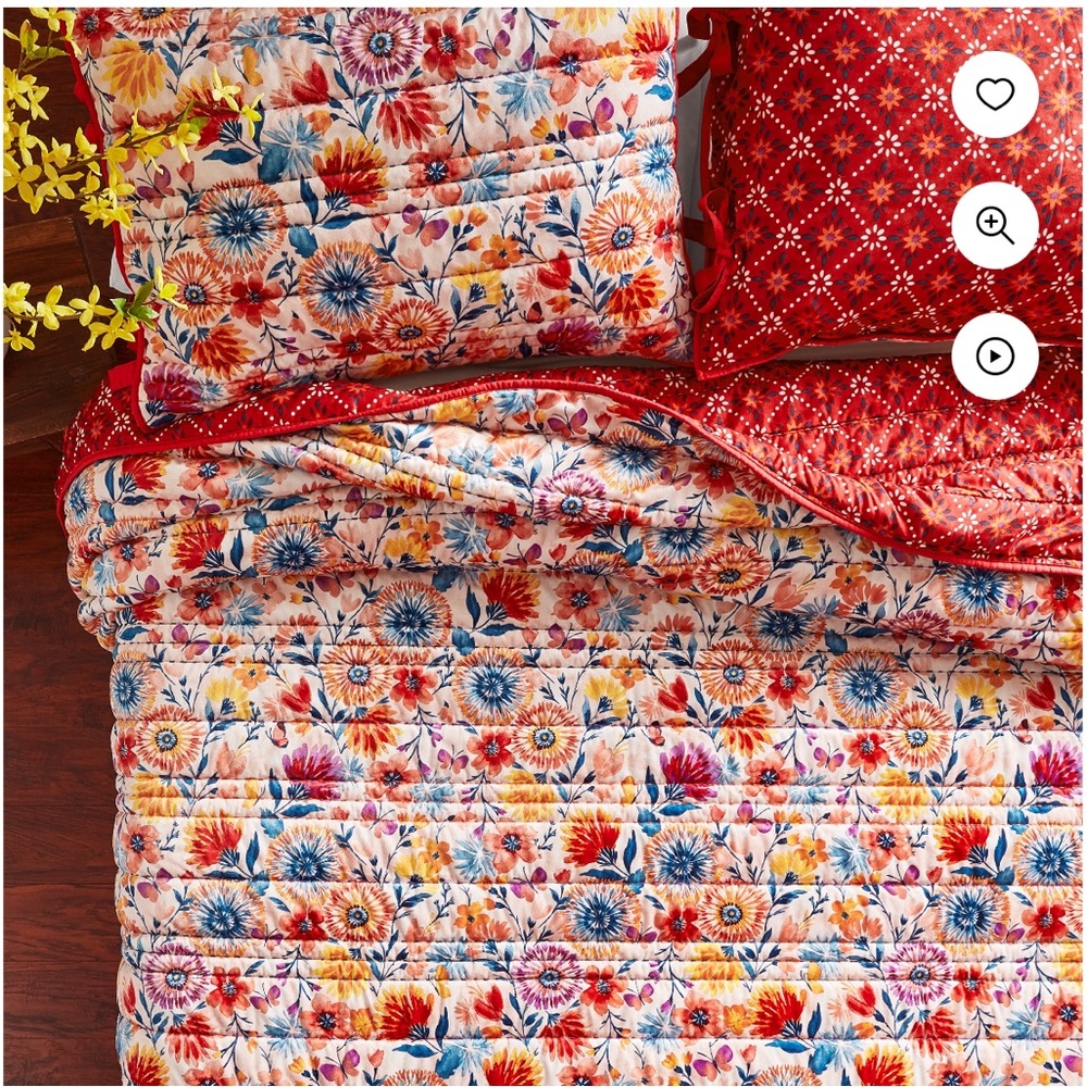 NWT the pioneer woman 3pc fluttering fancies king quilt and sham set